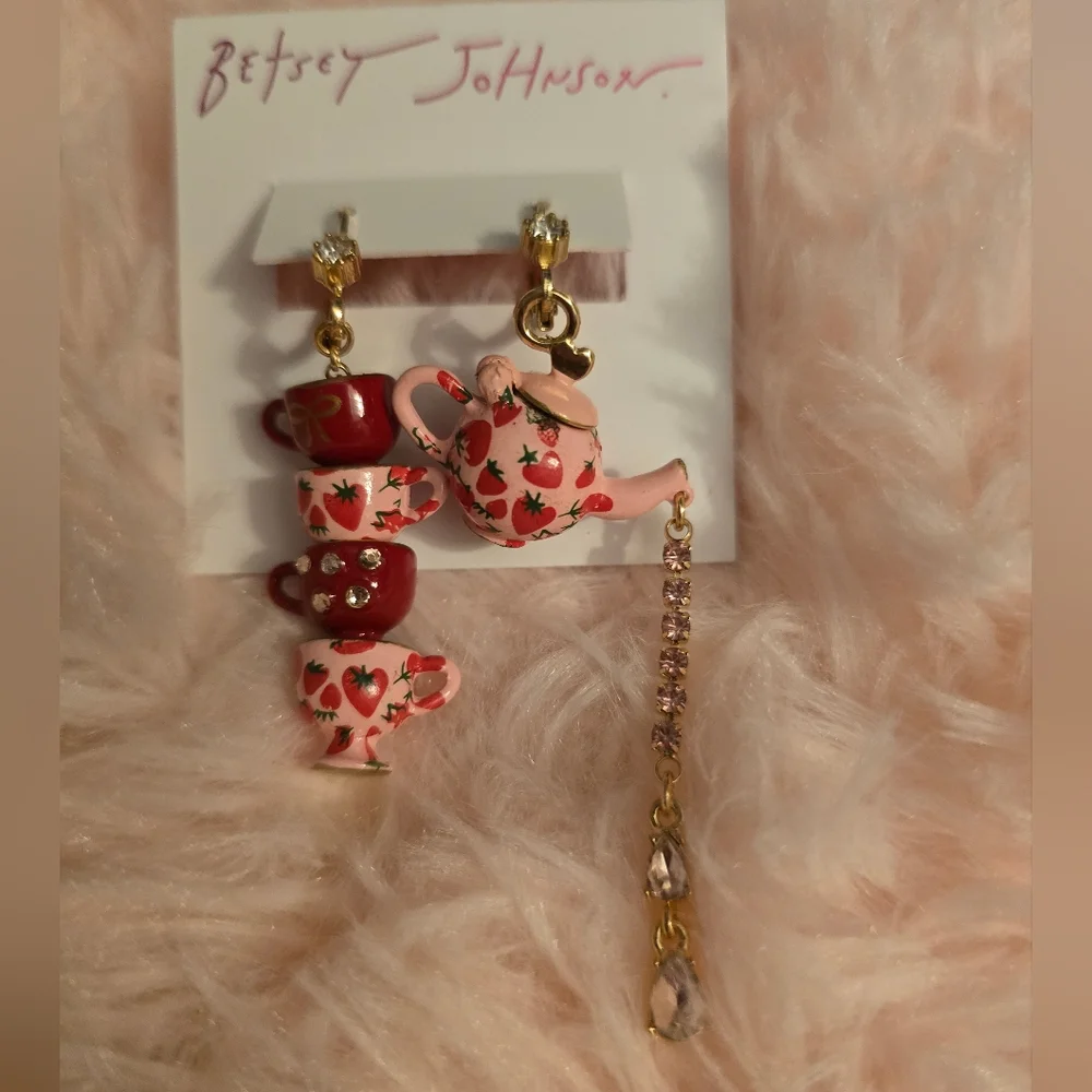 Betsey Johnson Mismatched Teapot and tea cup dangle earrings! - Picture 7 of 15